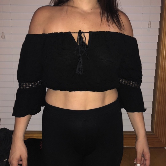 Black crop off the shoulder peasant top - Picture 2 of 6